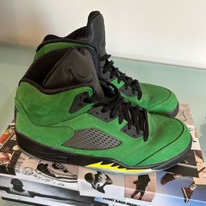 Air Jordan 5 Retro SE green Oregon. Men’s size 10. Like new.